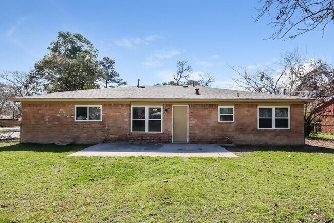 Building Photo - 502 Hildred Ave