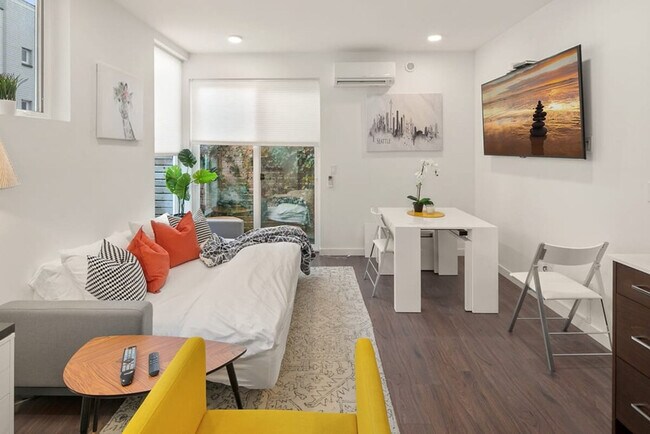 Building Photo - 915 14th Ave