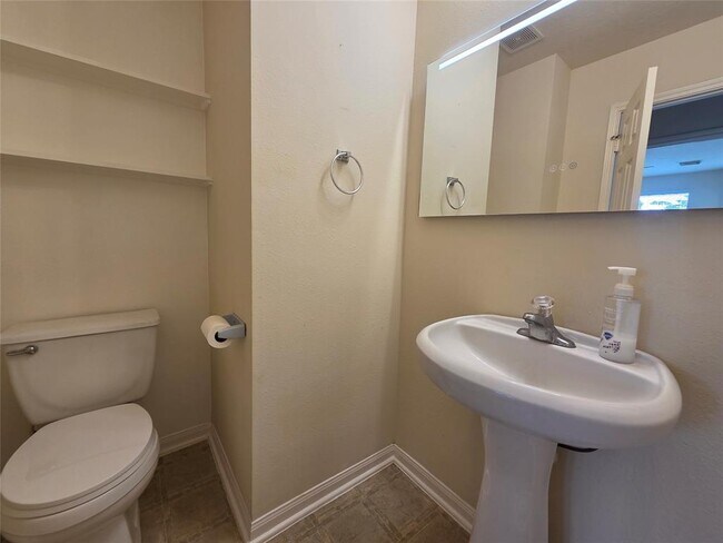 Building Photo - 42 Atascadero Dr