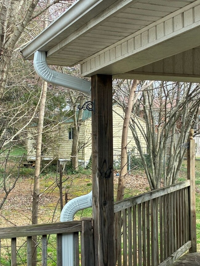 Building Photo - **NEW PRICE**   **New Paint**   **New Carpet**  Ready for YOU!!