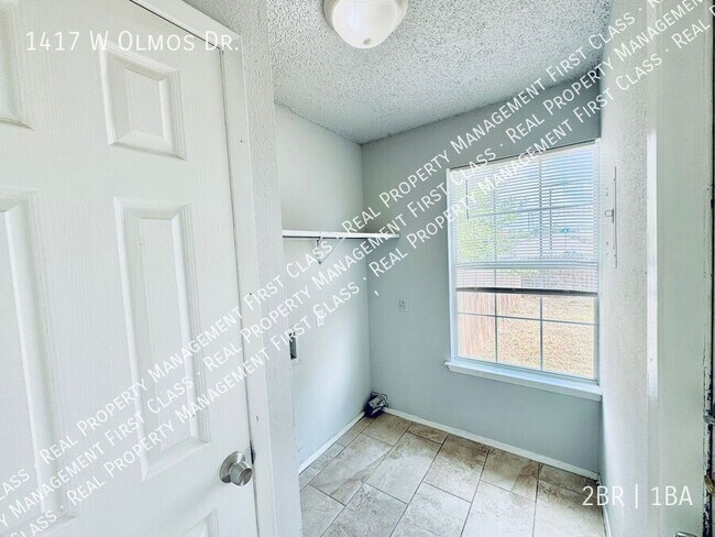 Building Photo - 1417 W Olmos Dr