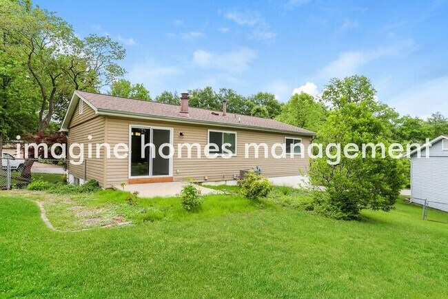 Building Photo - Lovely, renovated 3 bedroom home in Ballwin