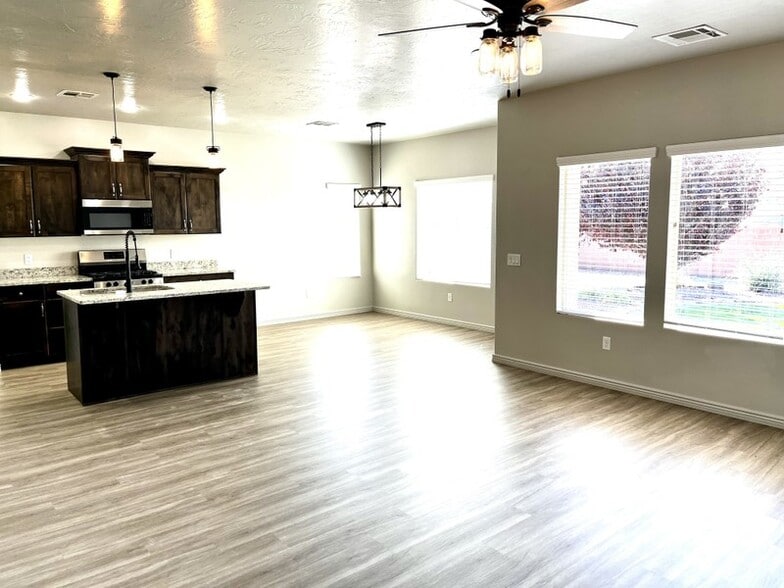 Building Photo - 3676 E Antares Ln