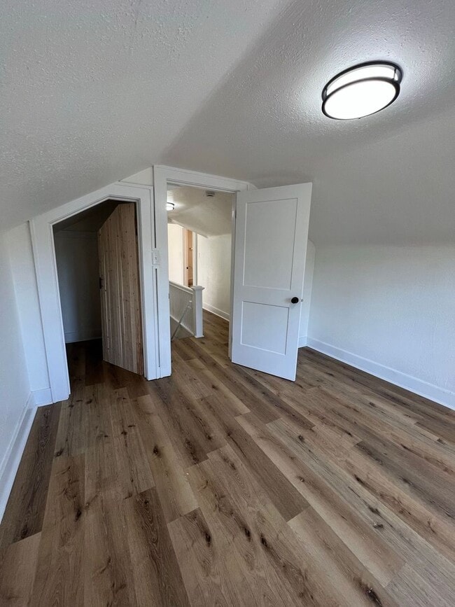 Building Photo - Brand new fully renovated 5 Bedroom Single...