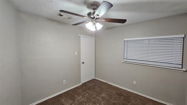 Building Photo - 3207 Lightstar Dr