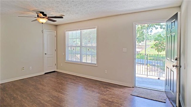 Building Photo - 2885 Center St