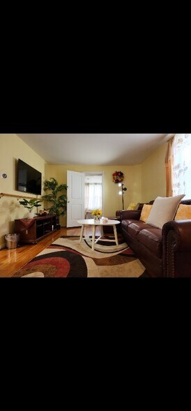 Building Photo - 19 Bonnell Pl
