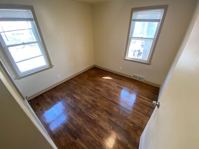 Building Photo - 3 Bed 1 Bath House for Rent