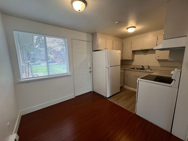 Building Photo - 3100 NE 16th St