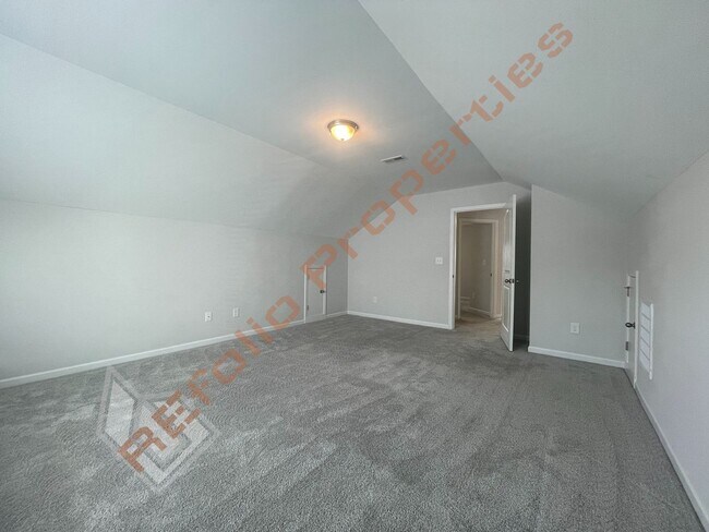 Building Photo - Beautiful 4BD 2.5BA Home w/Primary Suite o...