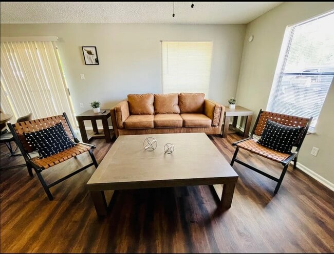 Building Photo - 336 Victor St