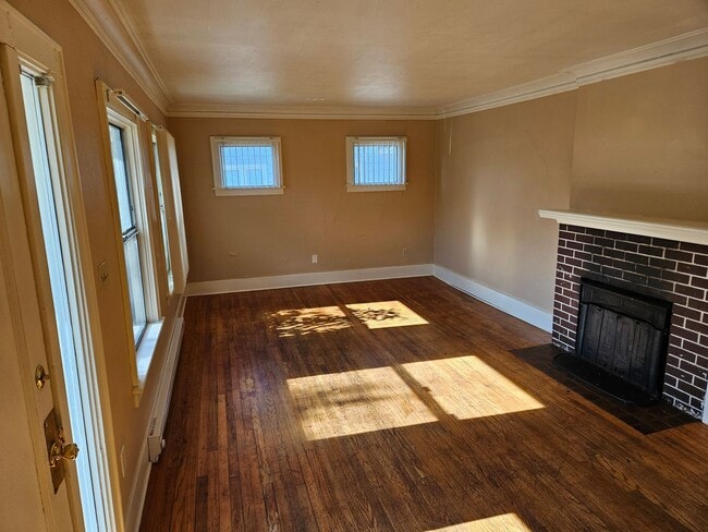 Building Photo - Spacious Campus Home! - $300 OFF 1ST MONTH...