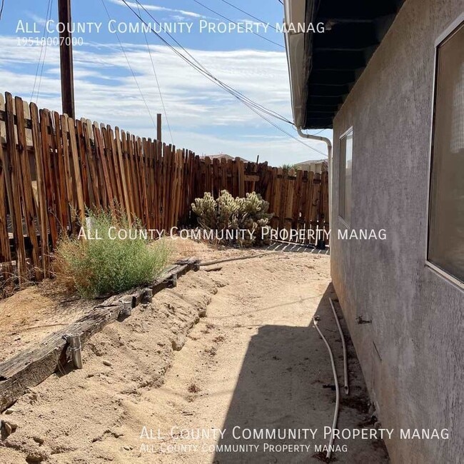 Building Photo - 73856 Sunnyvale Dr