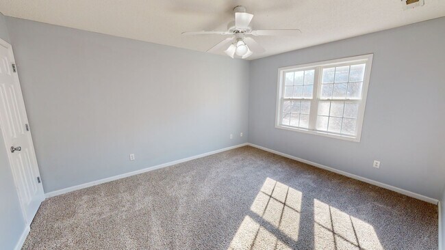 Building Photo - Spacious home near Fort Bragg, Schools, & Shopping!