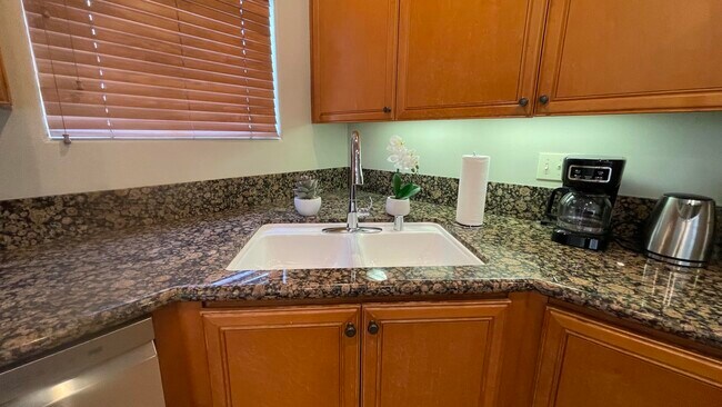 Building Photo - 44473 Masson Dr