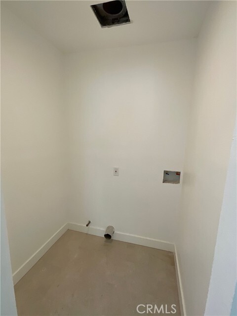 Building Photo - 17371 Queens Ln