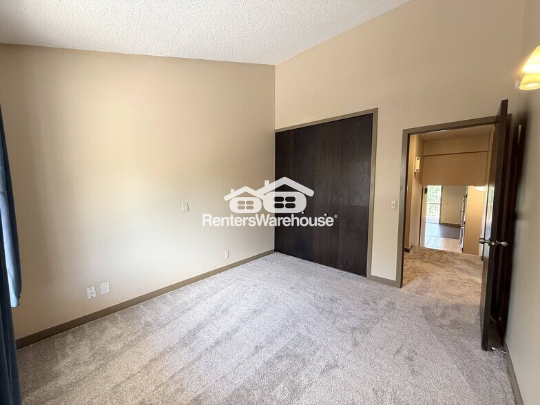 Building Photo - 14320 Fairway Dr
