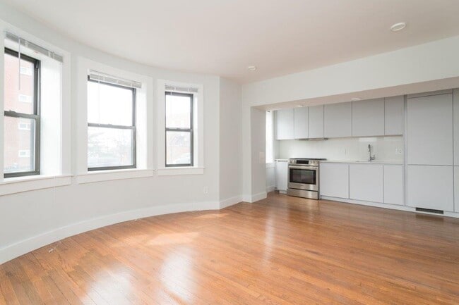 Building Photo - 115 Highland Ave