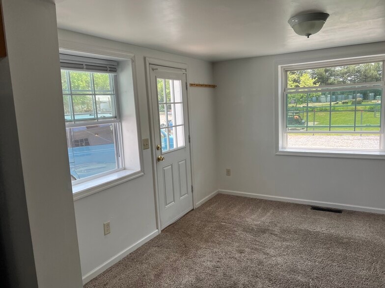 Front Door & Living - 7019 Church Hill Rd
