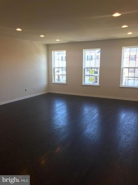 Building Photo - 112 Graystone Dr