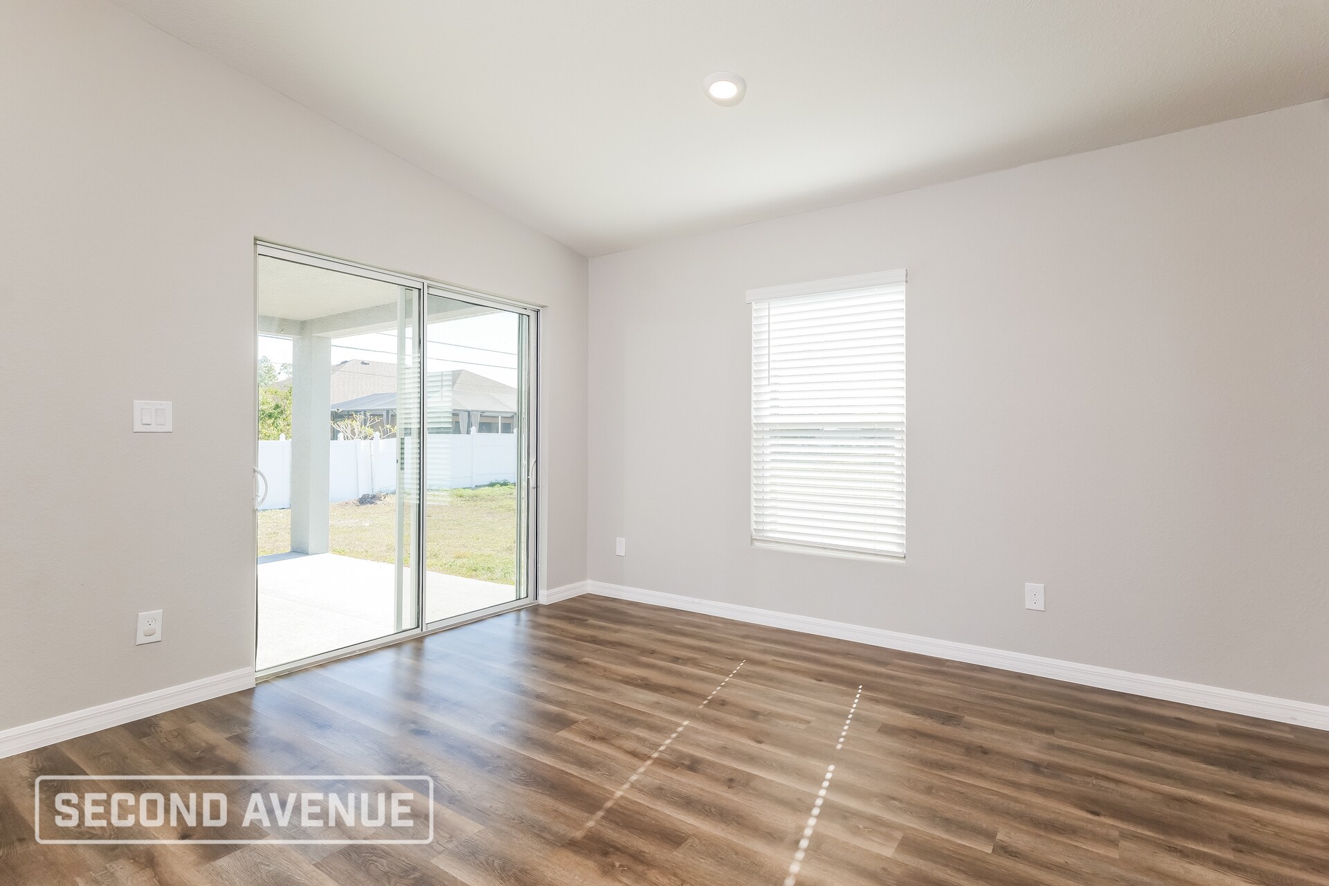 Building Photo - 1423 NE 16th Pl