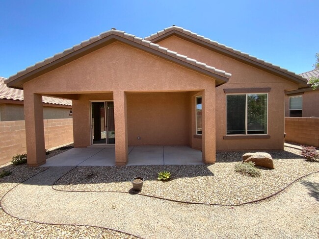 Building Photo - 3 Bedroom Single Story Home in Loma Colora...