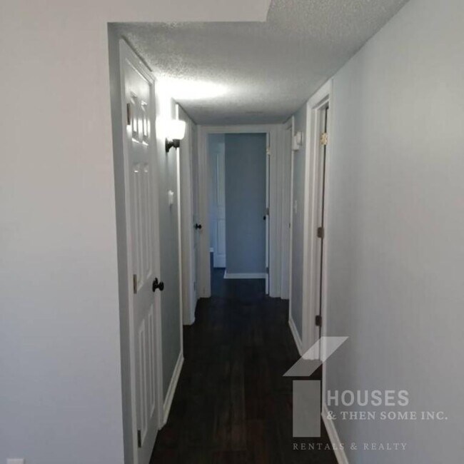 Building Photo - 14 Baggott St