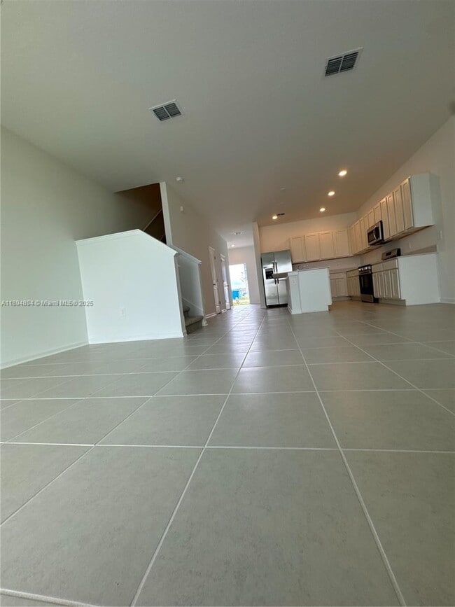 Building Photo - 512 Hart Ln