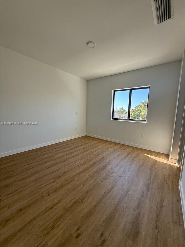 Building Photo - 420 SW 1st St