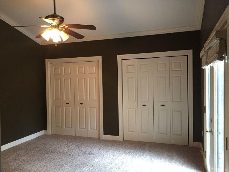 Building Photo - 1128 Briarhurst Dr