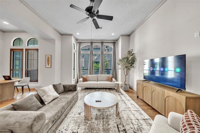 Building Photo - 2318 Camden Dr