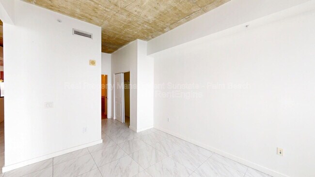 Building Photo - 300 S Australian Ave