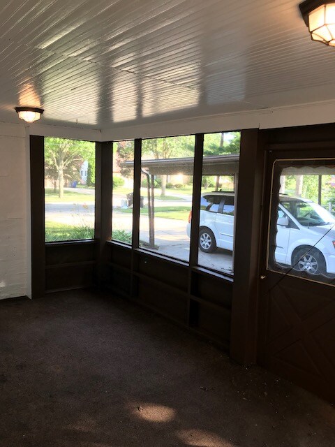 Building Photo - 228 W Nelson St