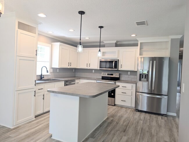 Building Photo - 602 Choo Choo Ln