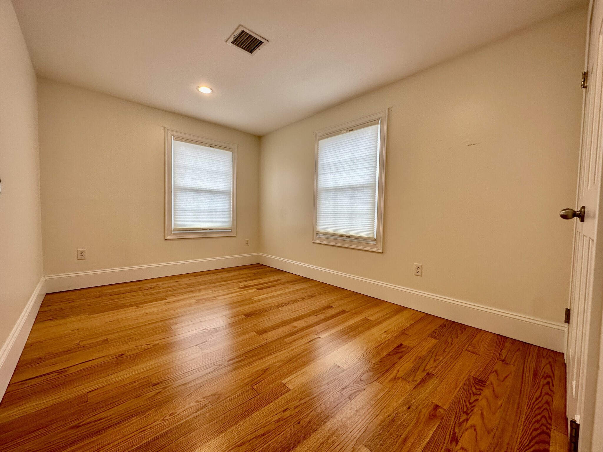 Building Photo - 18 Plainfield St