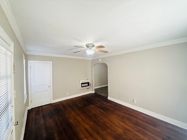 Building Photo - 406/408 N Bellevue Blvd