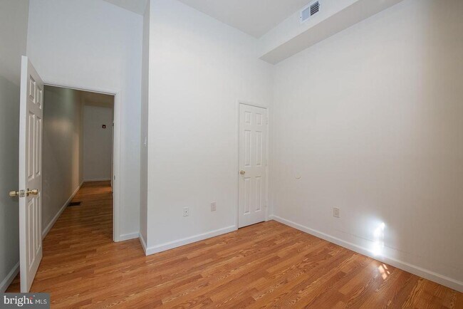 Building Photo - 1526 Mt Vernon St