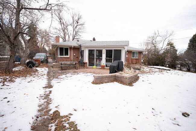 Building Photo - 180 Estes St