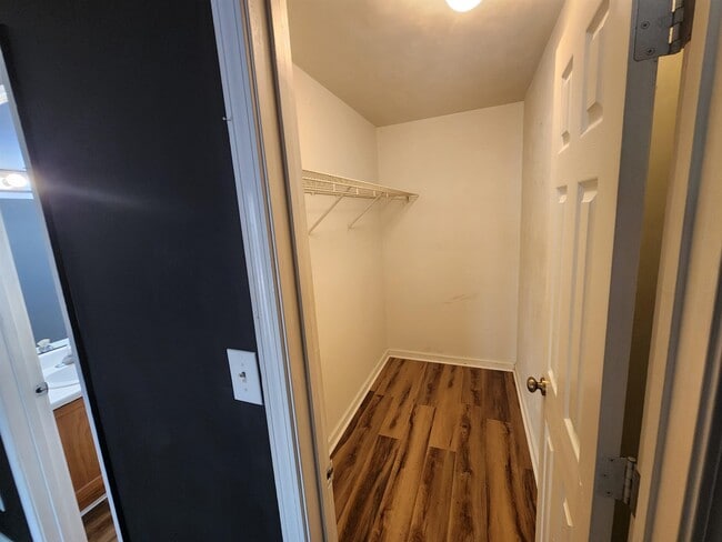Building Photo - 2131 Wesley Ct