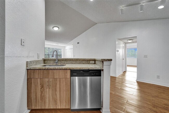 Building Photo - 417 Vista Isles Dr