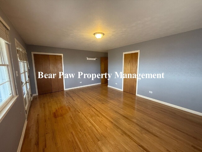 Building Photo - Views for Miles!!