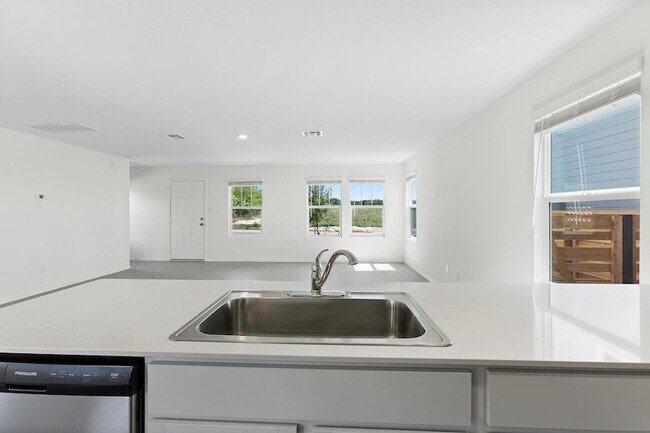 Building Photo - 331 Bugbee