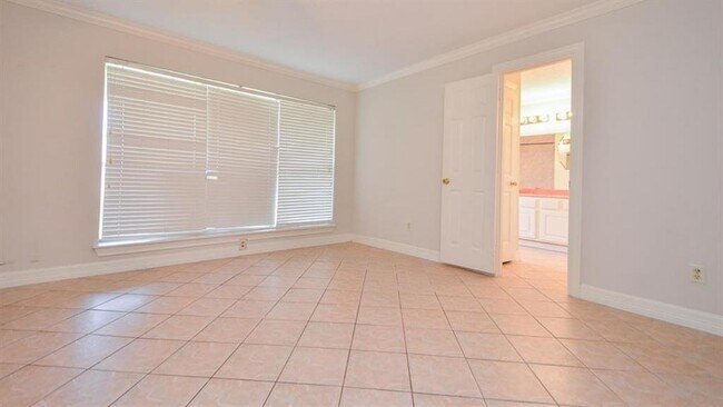 Building Photo - 3338 Walhalla Dr