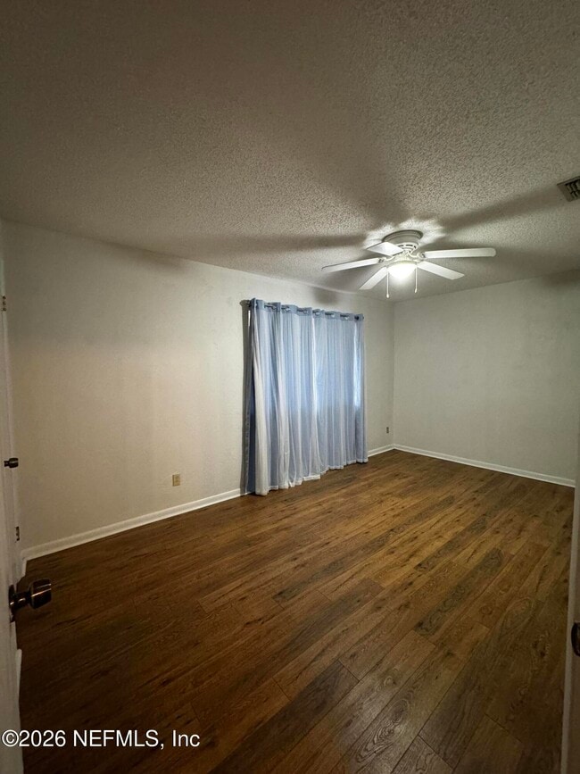 Building Photo - 12 Gln Fls Dr