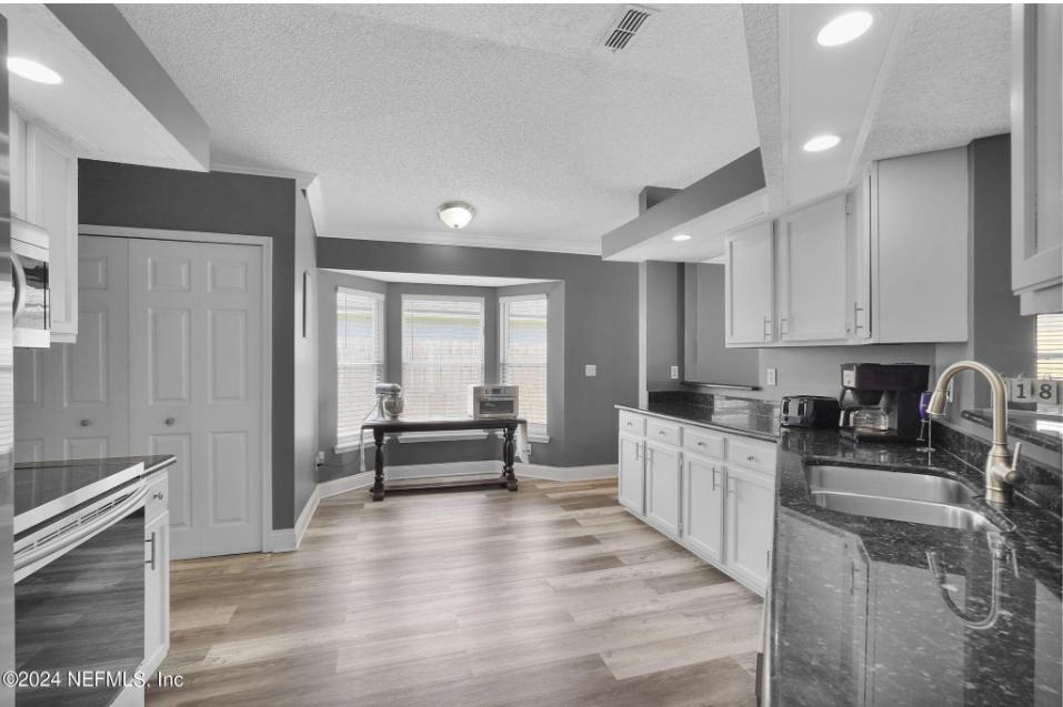 Building Photo - 8959 Bridgecreek Dr