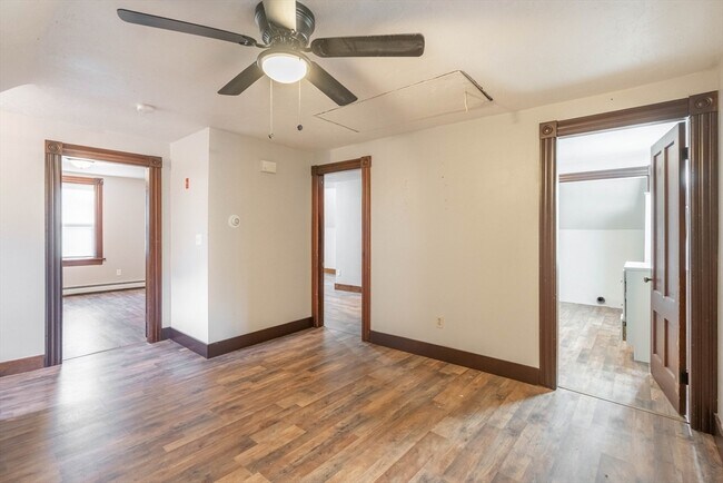 Building Photo - 85 E Main St