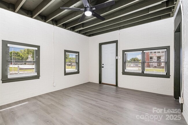 Building Photo - 412 Flat Dr