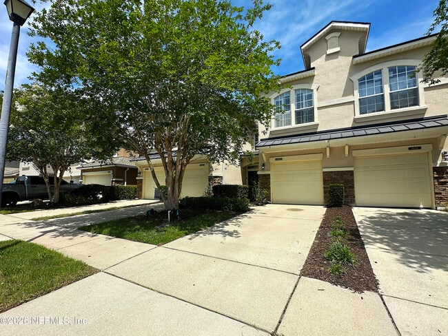 Building Photo - 6131 Bartram Village Dr