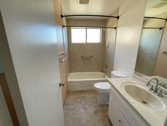 Building Photo - Charming Clovis 3/2 Home with New Solar System