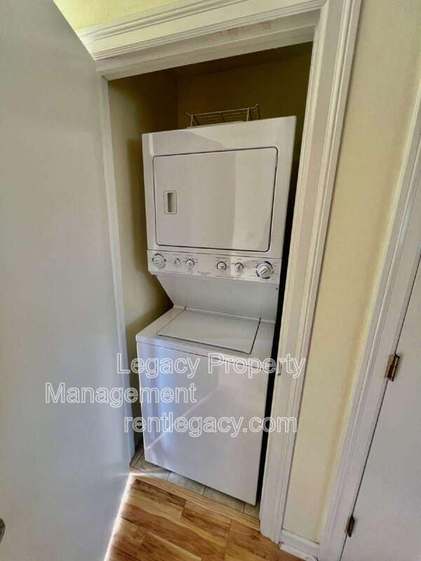 Building Photo - 3884 Bayview Cir